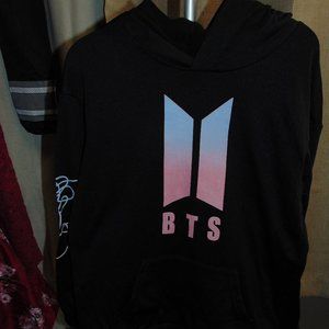BTS Sweatshirt Pullover Medium   ((B3))